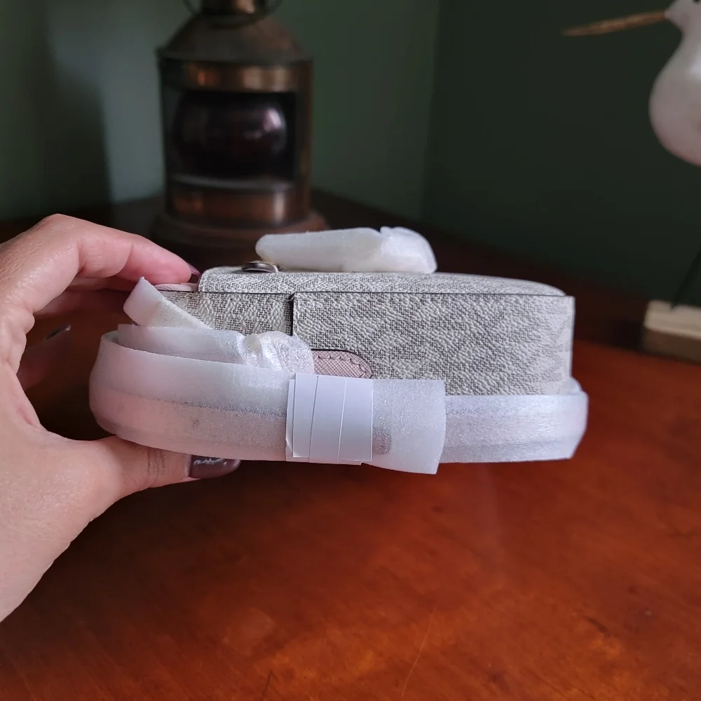 NWT Michael Kors Jet Set Large Pink White Logo Coated Canvas Crossbody Bag Purse - Picture 7 of 13